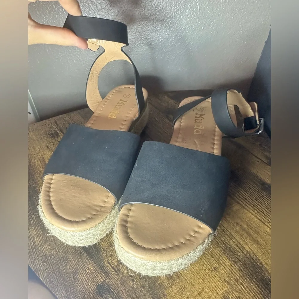 Mudd‎ platform sandals